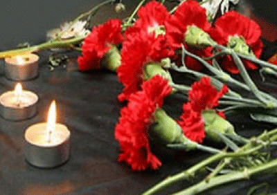 Цветы с кладбища и свечи применяются в деструктивной магии.